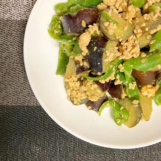 なすとピーマンと鶏ひき肉のみそカレー炒め